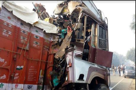 Ấn Độ: Xe buýt, xe tải đâm ô tô khiến hàng chục người thiệt mạng