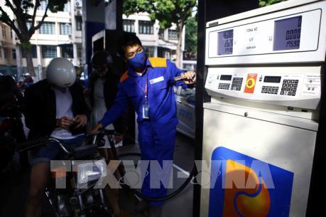 Cần nghiêm túc thực hiện lộ trình xăng E5