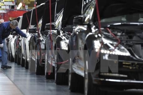 Pháp ngừng bán ô tô chạy bằng dầu diesel và xăng vào năm 2040