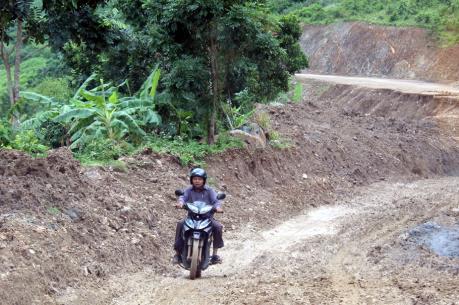 Đầu tư hơn 387 tỷ đồng bê tông hóa đường giao thông miền núi
