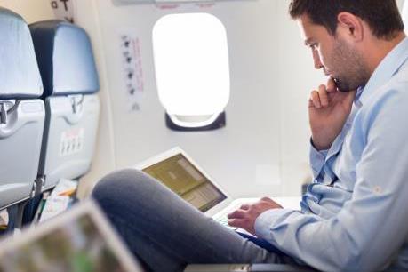 Anh dỡ bỏ lệnh cấm mang laptop đối với các chuyến bay từ Thổ Nhĩ Kỳ