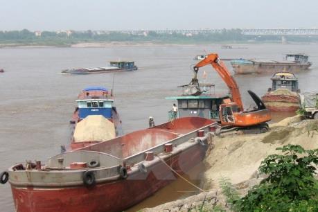 Bắt hai tàu khai thác cát trái phép