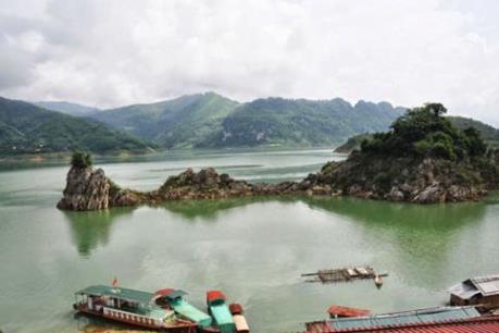 Nhiều bức xúc tại cuộc đối thoại, về đăng kiểm phương tiện tàu, thuyền vùng hồ Hòa Bình