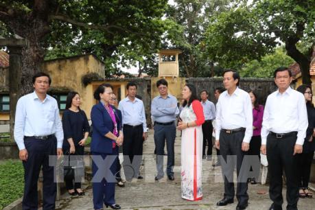 Chủ tịch Quốc hội Nguyễn Thị Kim Ngân thăm, làm việc tại Côn Đảo