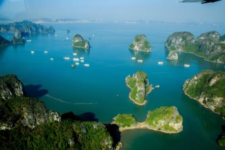 Các cơ sở dịch vụ trên vịnh Hạ Long phải niêm yết giá bằng 3 thứ tiếng