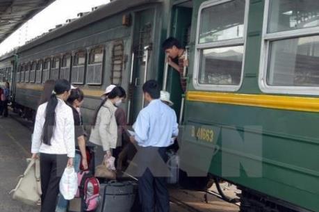 Hơn 4.000 khách bị chậm tàu do ảnh hưởng của bão số 2