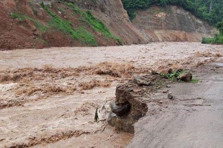 Hai cán bộ tử vong khi đi kiểm tra giao thông, thông đường sau bão số 2