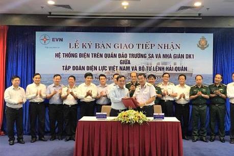 Ký bàn giao, tiếp nhận hệ thống điện trên quần đảo Trường Sa và nhà giàn DK1