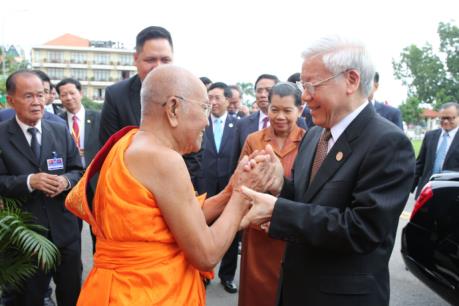 Tổng Bí thư Nguyễn Phú Trọng thăm Đại Tăng thống Tep Vong và Bukri của Campuchia