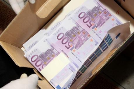 Lượng tiền euro giả bị thu giữ tiếp tục giảm