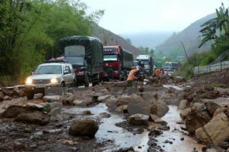 Nước sông xuống chậm, cảnh báo lũ quét, sạt lở đất vùng núi phía Bắc