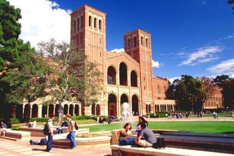 Học phí đại học tại Mỹ đã tăng 400% trong 30 năm 