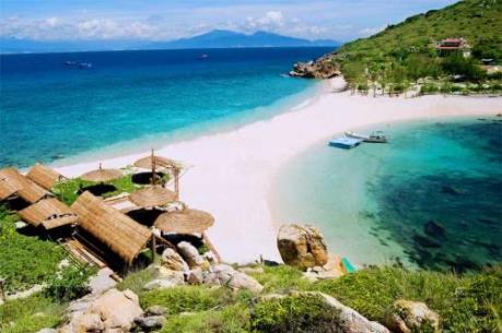Đến Nha Trang, thả mình ở bãi tắm đôi duy nhất ở Việt Nam