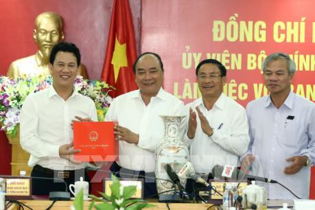 Thủ tướng Nguyễn Xuân Phúc: Hà Tĩnh cần nỗ lực vươn lên trên tinh thần kiến tạo