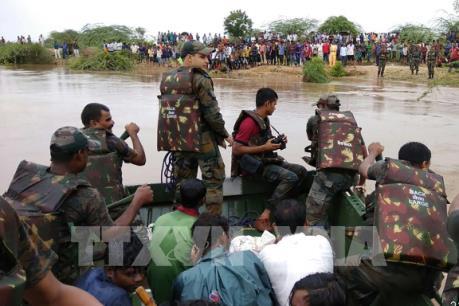 Mưa lớn khiến hàng chục nghìn người Ấn Độ phải sơ tán