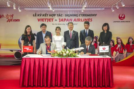 Japan Airlines và Vietjet Air triển khai hợp tác bay liên danh