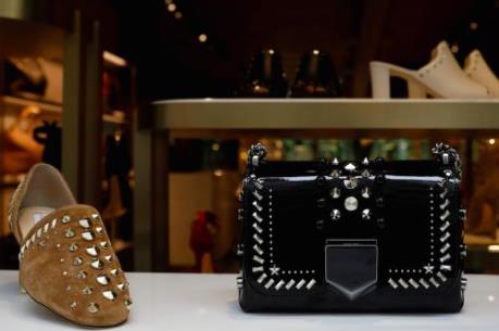 Hãng thời trang danh tiếng Michael Kors thâu tóm thương hiệu Jimmy Choo