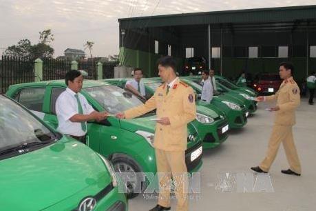 Cách nào gỡ khó việc xử phạt xe không giấy tờ gốc?