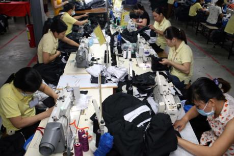 Công nhân nghỉ việc nhận hỗ trợ: Bài cuối: Làm gì để bảo vệ quyền lợi lao động lớn tuổi?