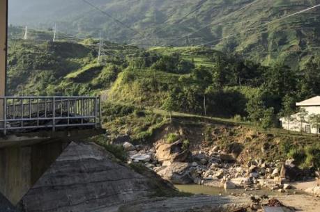 Mùa mưa bão - Bài 1:  Cung cấp điện trong mọi tình huống