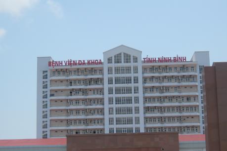 Bệnh viện Đa khoa tỉnh Ninh Bình nói gì về vụ người nhà nạn nhân gây rối?