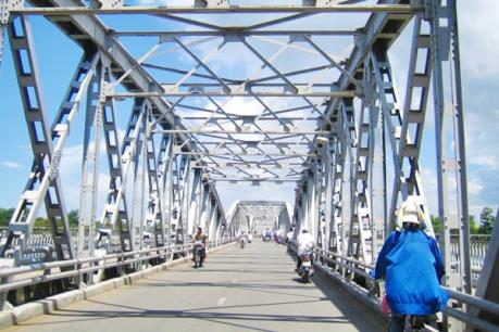 Thừa Thiên-Huế đầu tư 3,8 tỷ đồng sửa chữa cầu Tràng Tiền phục vụ du khách tham quan