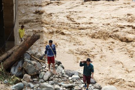 Điện Biên: 2 người bị nước lũ cuốn trôi, mất tích