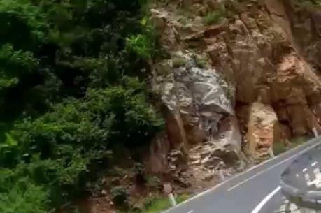 Khu vực đèo Măng Đen, Kon Tum đang thiếu biển cảnh báo, gương cầu lồi