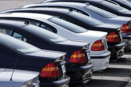 Hãng ô tô đua giảm giá: Khách hàng vẫn muốn chờ giảm tiếp