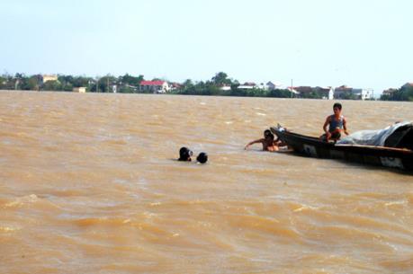  Lật thuyền ở Lai Châu, một người mất tích giữa dòng sông Đà