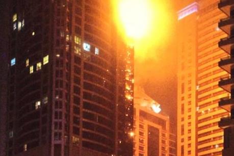 Thêm một tòa tháp chung cư tại UAE bốc cháy