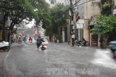 Sau cơn mưa lớn Hà Nội lại ngập chìm trong nước