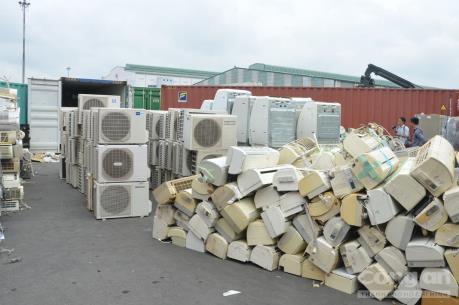Hàng trăm máy lạnh, máy giặt nội địa Nhật đã qua sử dụng nhập lậu vào Việt Nam