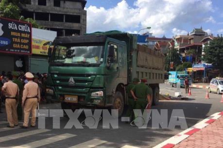 Xe tải va chạm xe máy làm 3 người thiệt mạng