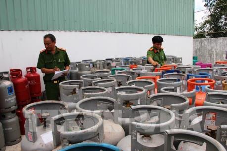 Tây Ninh khen thưởng đột xuất 6 đơn vị và cá nhân có thành tích chống buôn lậu