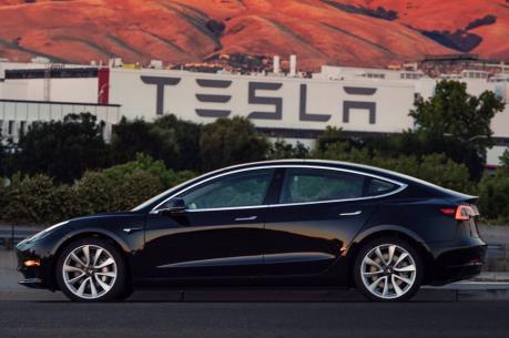 Tesla sẽ sản xuất xe sedan Model 3