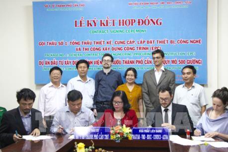 Ký kết gói thầu số 1 Dự án xây dựng Bệnh viện Ung bướu Cần Thơ