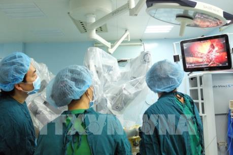Lần đầu tiên sử dụng robot phẫu thuật ung thư gan