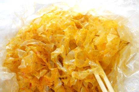 Kiểm soát chặt an toàn vệ sinh trong sản xuất bánh tráng trộn