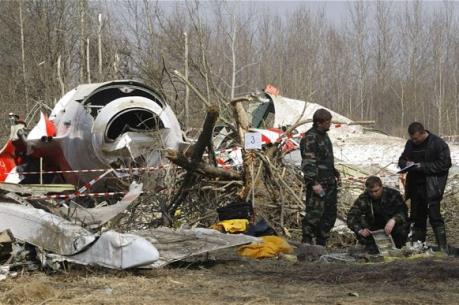 Phát hiện dấu vết vụ nổ trên máy bay gặp nạn chở cố Tổng thống Ba Lan