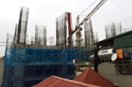 Ẩn họa từ cẩu tháp trong mùa mưa bão