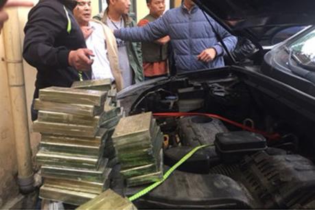 Truy tố 2 bị can trong vụ giấu 40 bánh heroin trong nắp capô xe ô tô