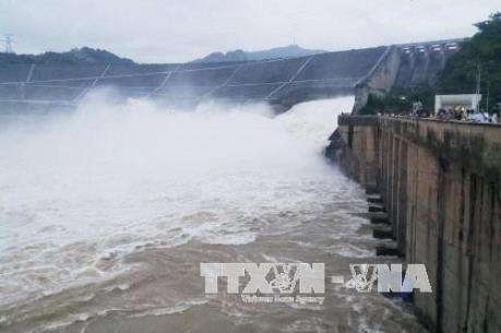 12 giờ trưa nay 11/8 mở 1 cửa xả đáy tại Thuỷ điện Hoà Bình