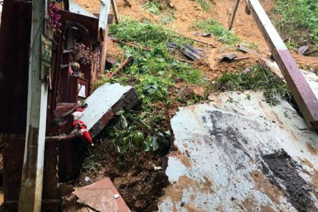 Sạt lở đất làm bé gái 5 tuổi tử vong