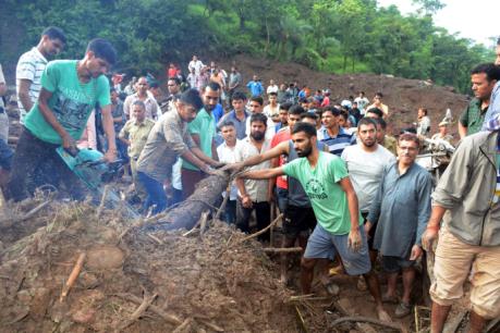 Hàng chục người thiệt mạng do lở đất và lũ lụt tại Ấn Độ và Nepal