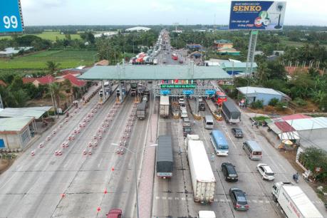 Trạm thu phí Cai Lậy ùn tắc nghiêm trọng