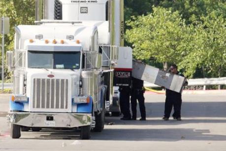 Giải cứu 17 người nhập cư trái phép vào Mỹ bị nhốt trong toa xe