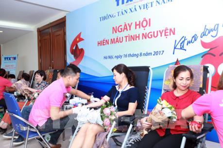 Sôi nổi ngày hội Hiến máu tình nguyện TTXVN 2017