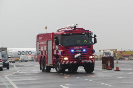 Cháy nổ tại sân bay phía Đông Bắc thủ đô London