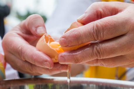 Tiết lộ mới nhất về quy mô bê bối trứng "bẩn" tại châu Âu